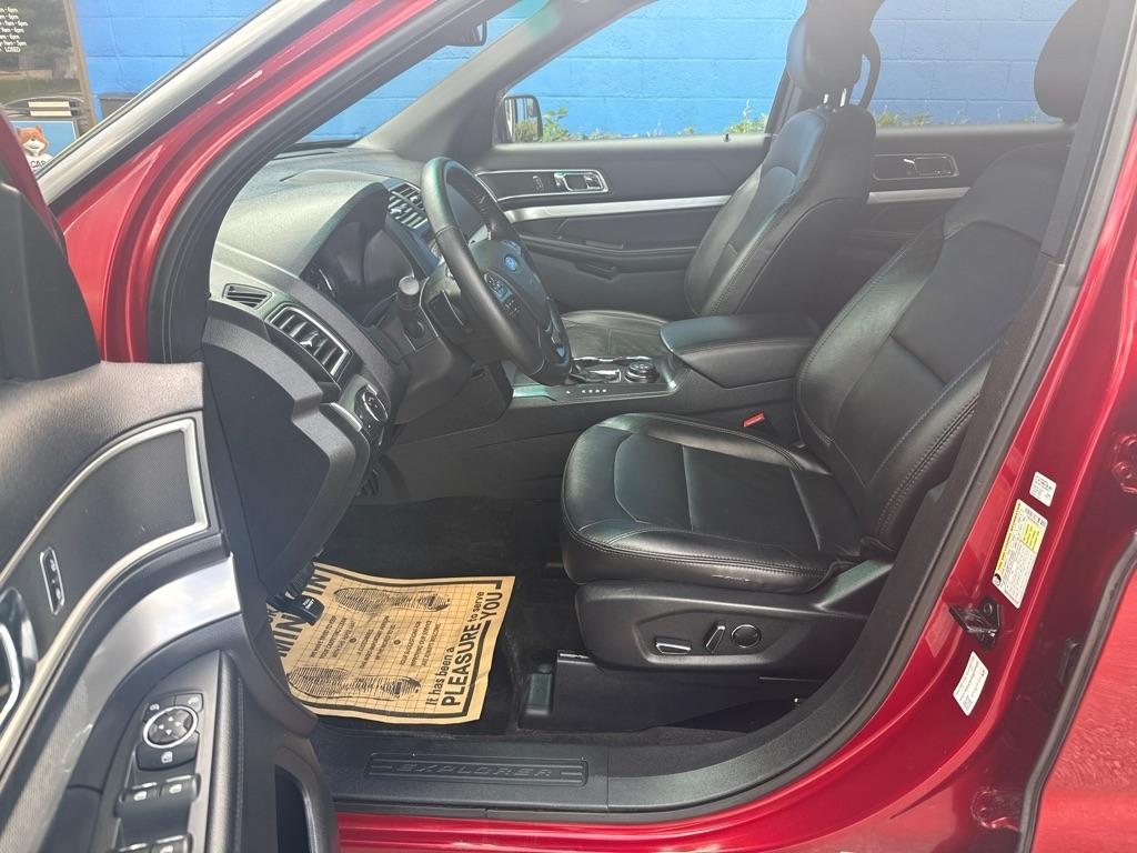 Ford Explorer XLT 4D SUV 4WD 2017