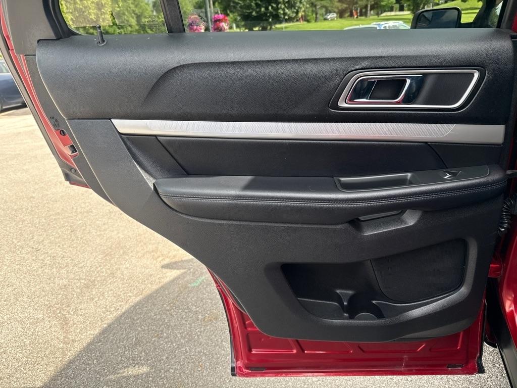 Ford Explorer XLT 4D SUV 4WD 2017
