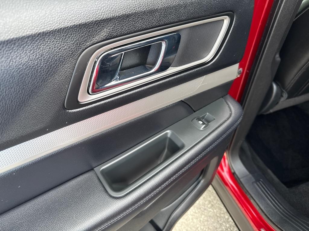 Ford Explorer XLT 4D SUV 4WD 2017