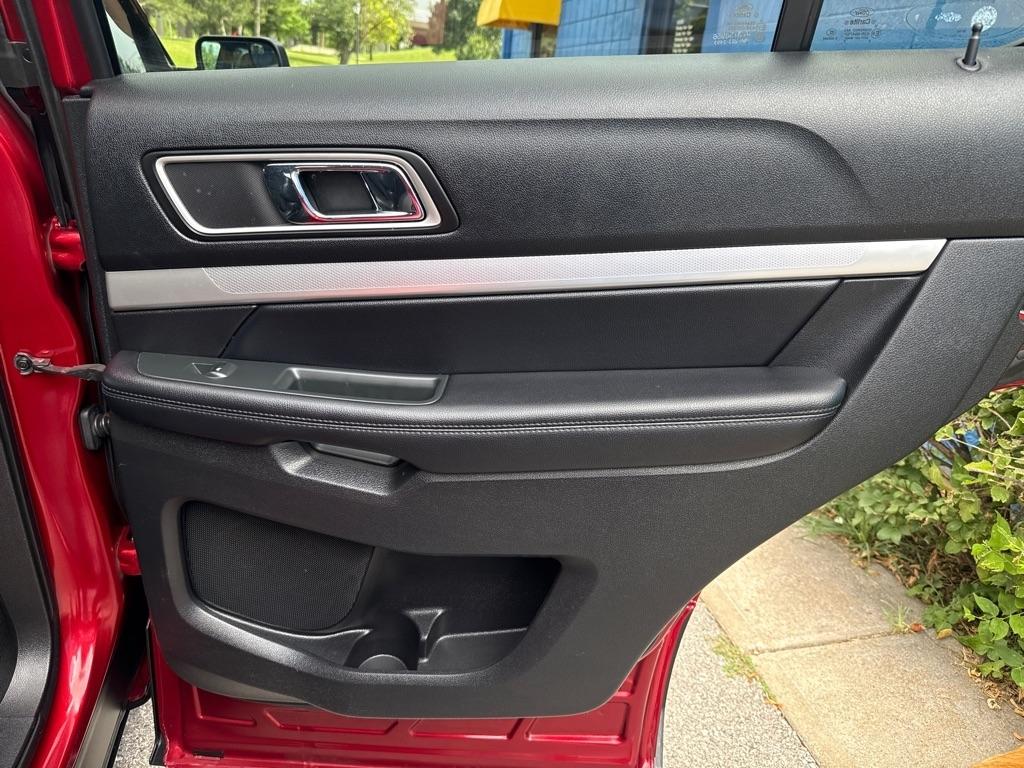 Ford Explorer XLT 4D SUV 4WD 2017