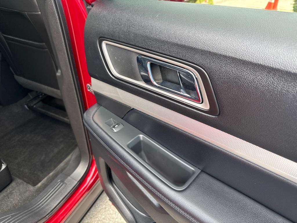 Ford Explorer XLT 4D SUV 4WD 2017