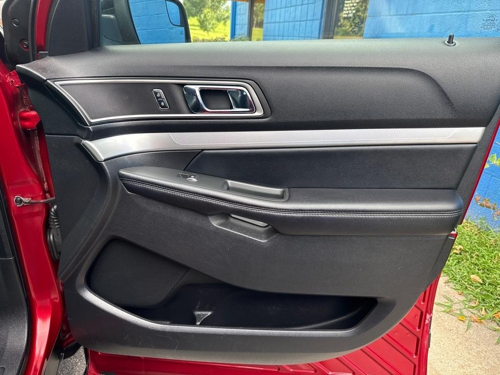 Ford Explorer XLT 4D SUV 4WD 2017