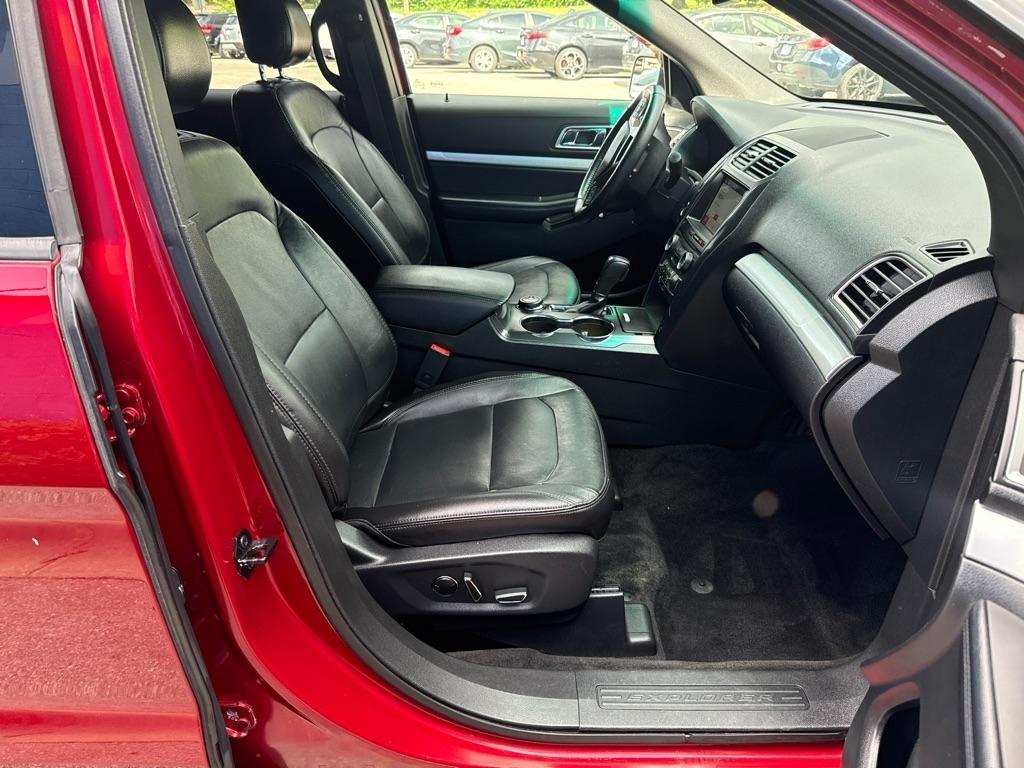 Ford Explorer XLT 4D SUV 4WD 2017