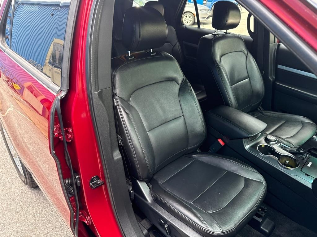 Ford Explorer XLT 4D SUV 4WD 2017