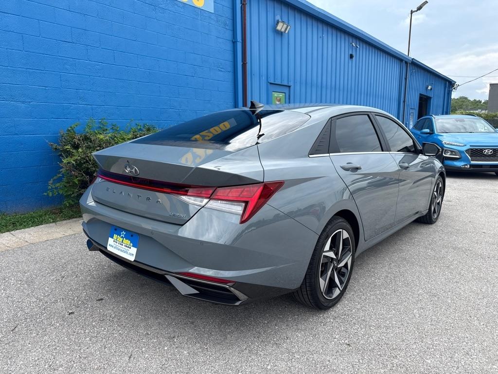 Hyundai Elantra  2022