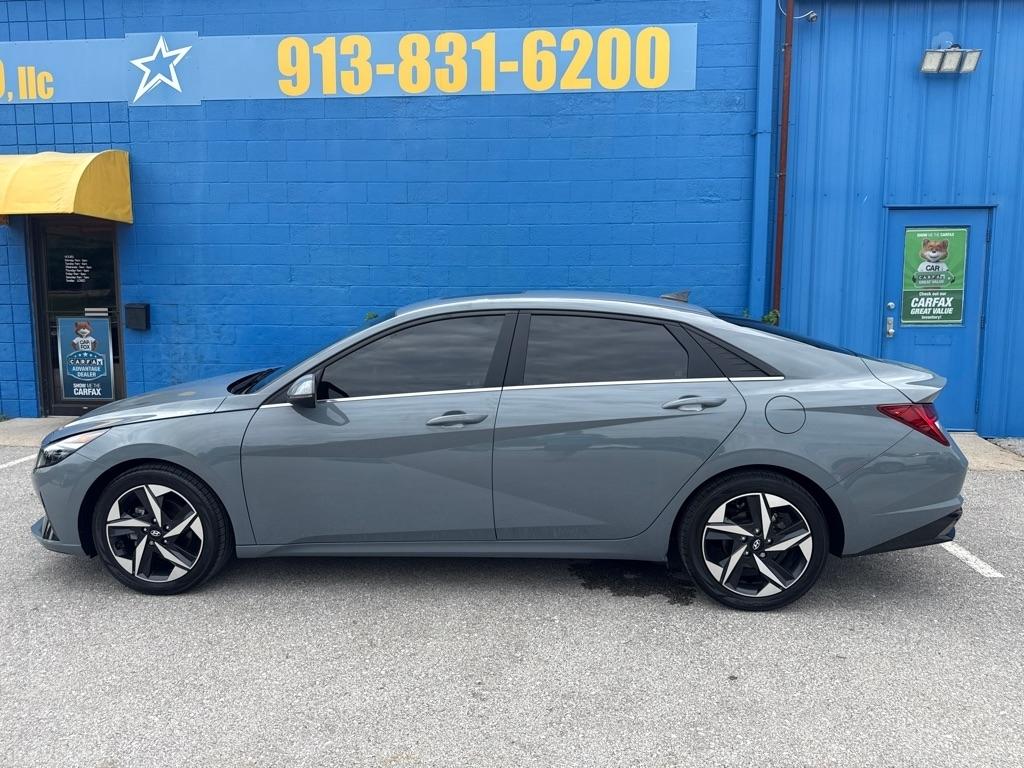 Hyundai Elantra  2022