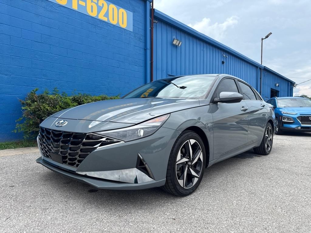 Hyundai Elantra  2022