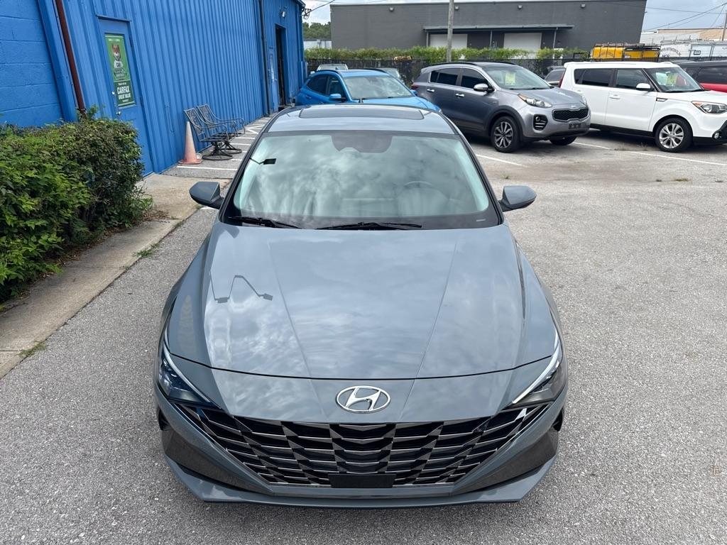 Hyundai Elantra  2022
