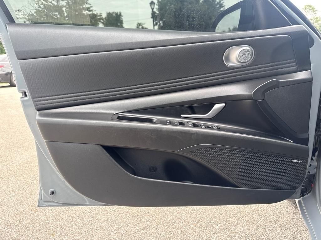 Hyundai Elantra  2022