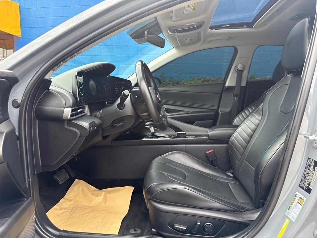 Hyundai Elantra  2022