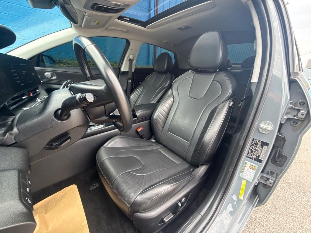 Hyundai Elantra  2022