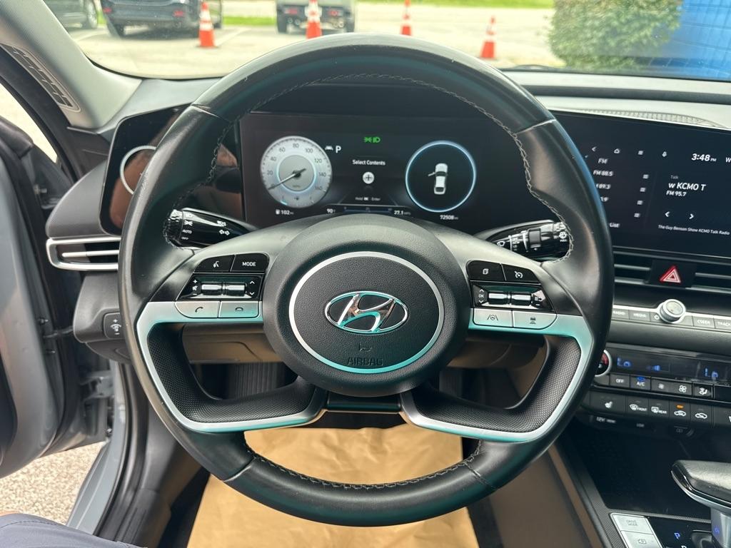 Hyundai Elantra  2022