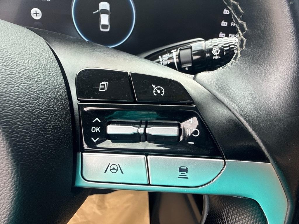 Hyundai Elantra  2022
