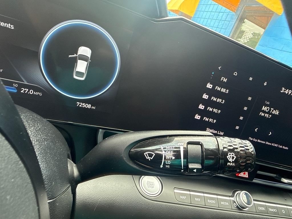 Hyundai Elantra  2022