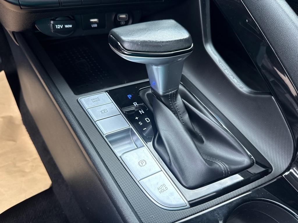 Hyundai Elantra  2022