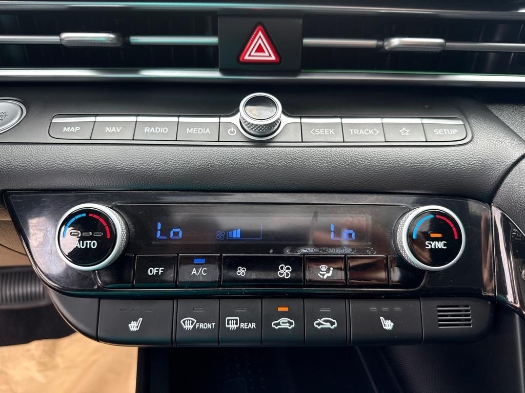 Hyundai Elantra  2022