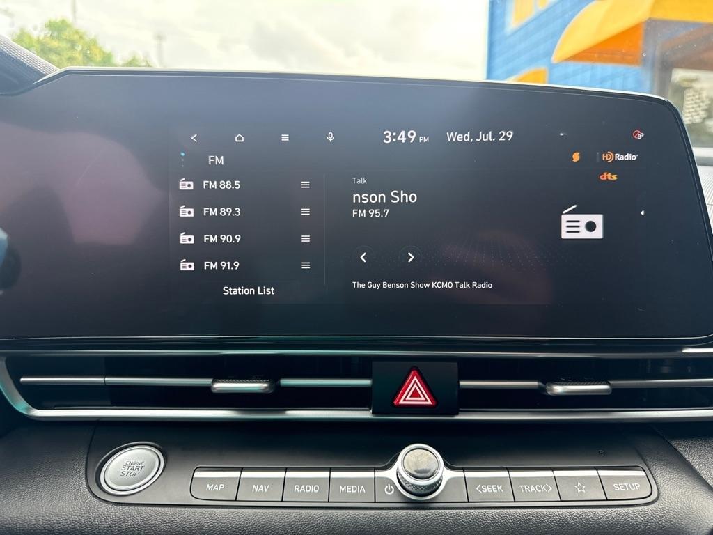 Hyundai Elantra  2022