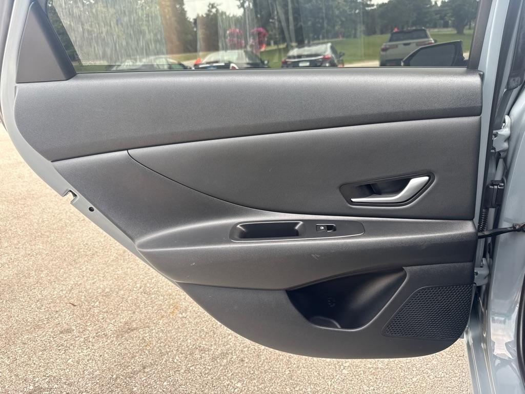 Hyundai Elantra  2022