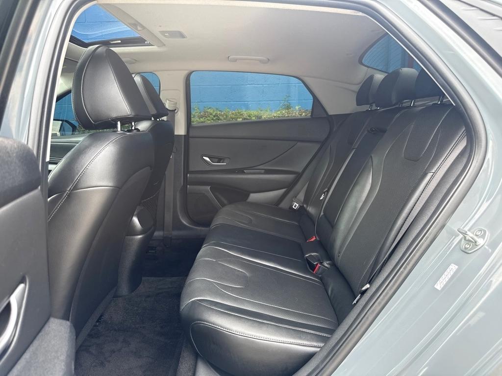Hyundai Elantra  2022