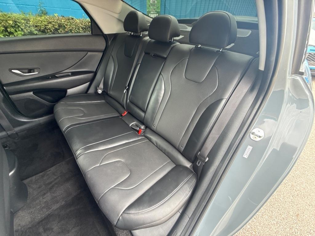 Hyundai Elantra  2022