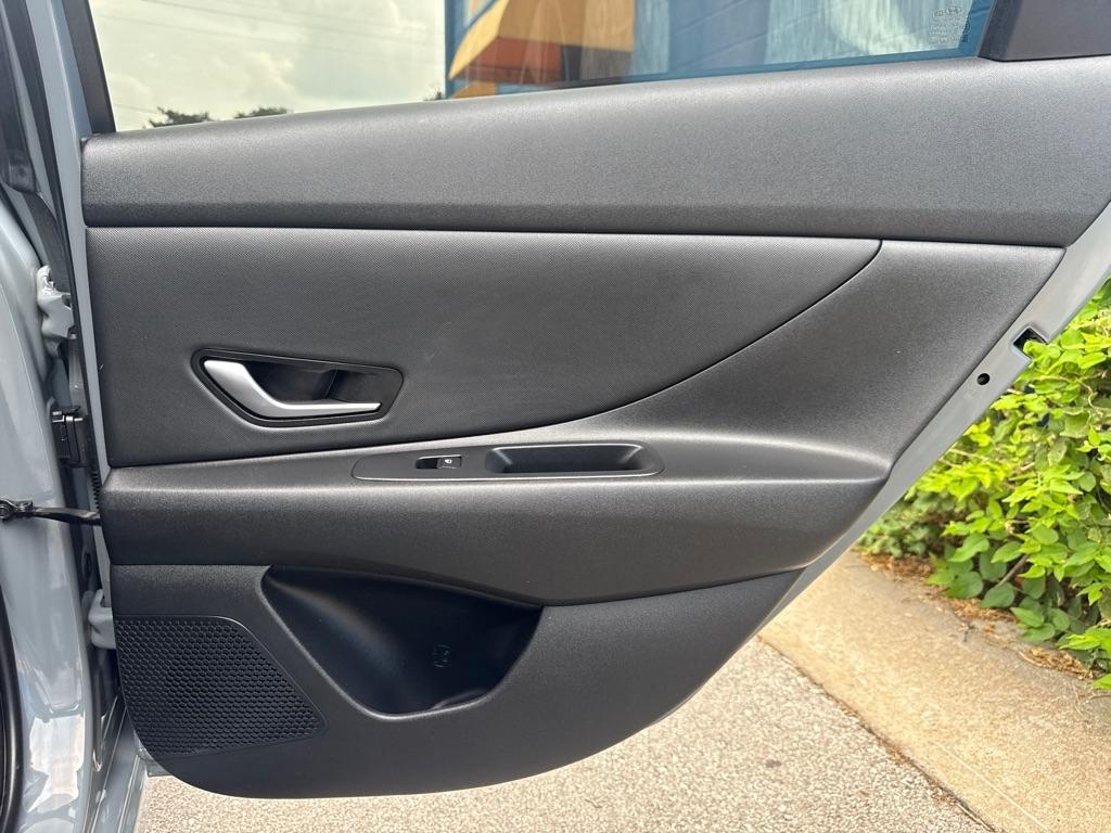 Hyundai Elantra  2022