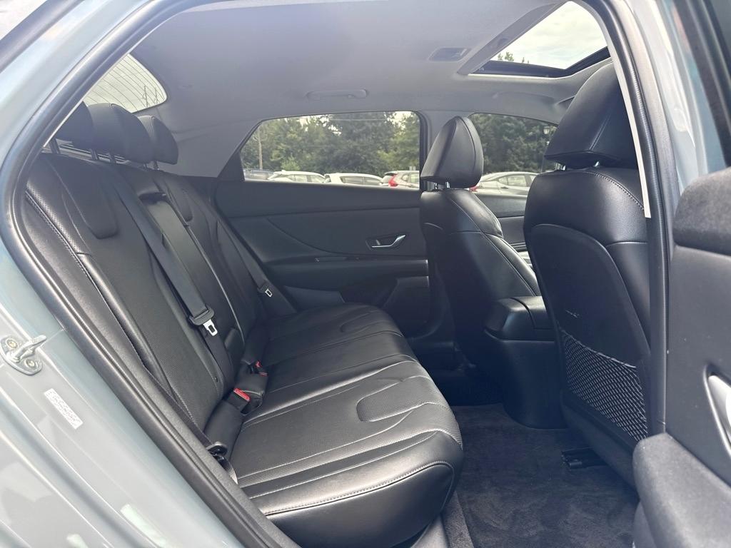 Hyundai Elantra  2022