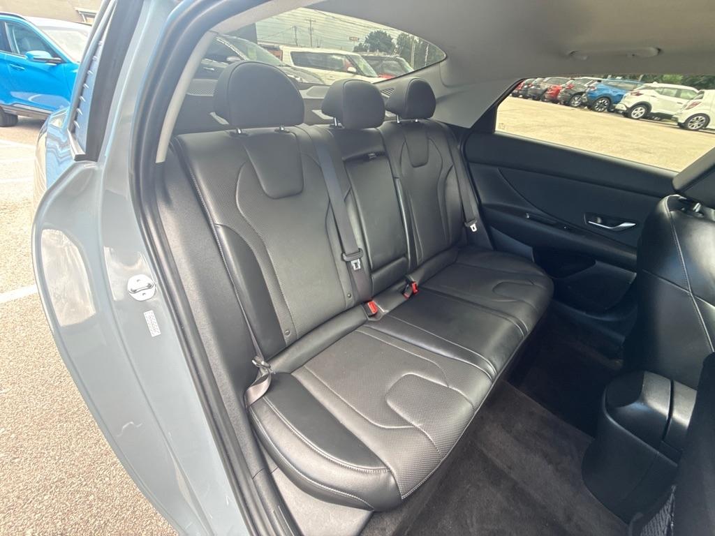 Hyundai Elantra  2022