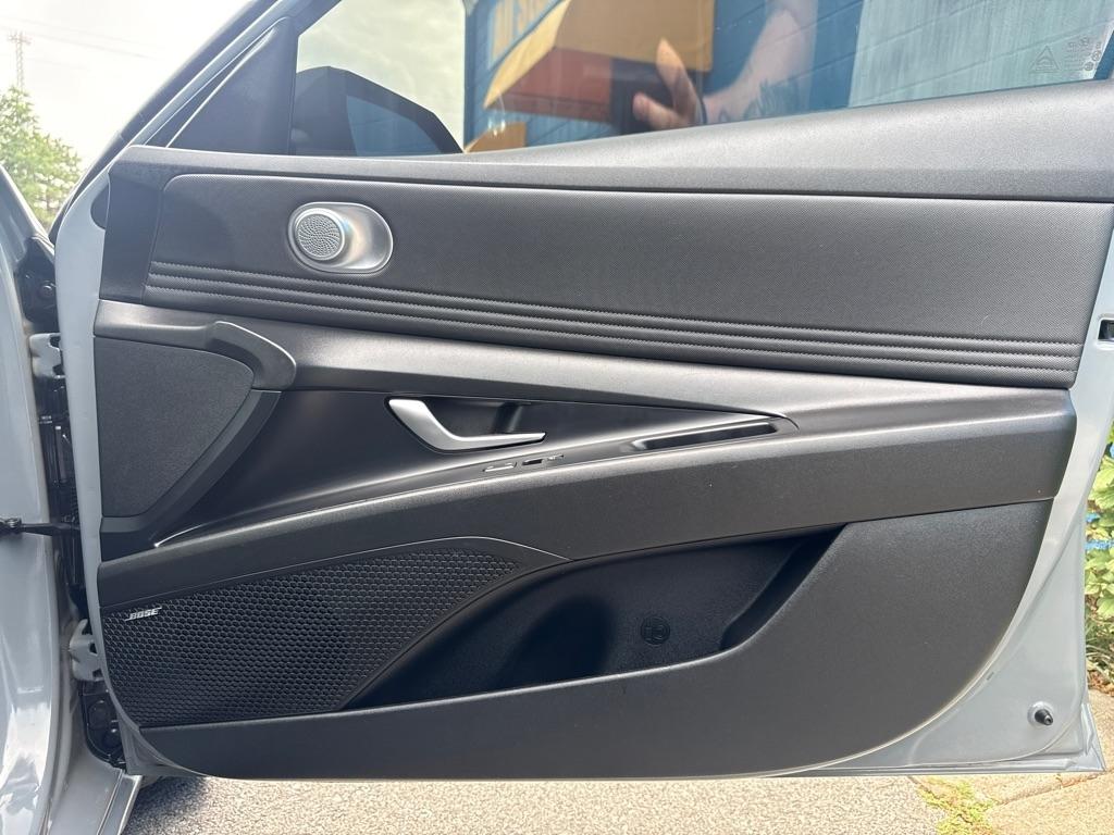 Hyundai Elantra  2022