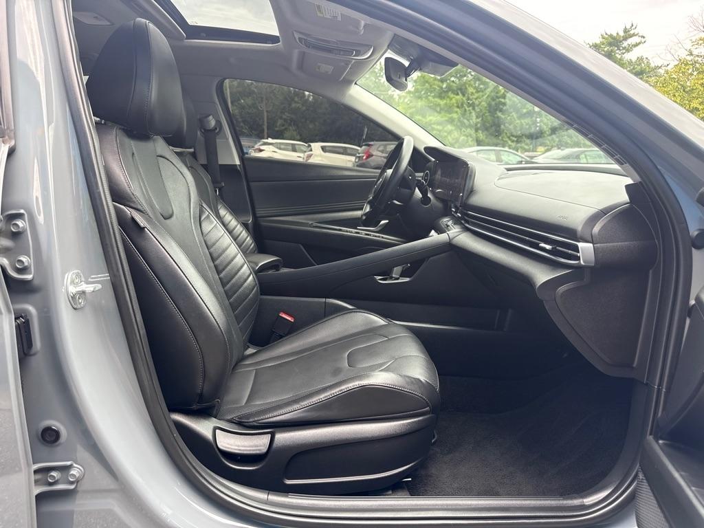 Hyundai Elantra  2022