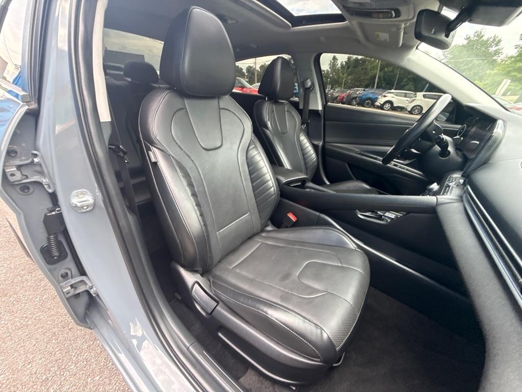 Hyundai Elantra  2022