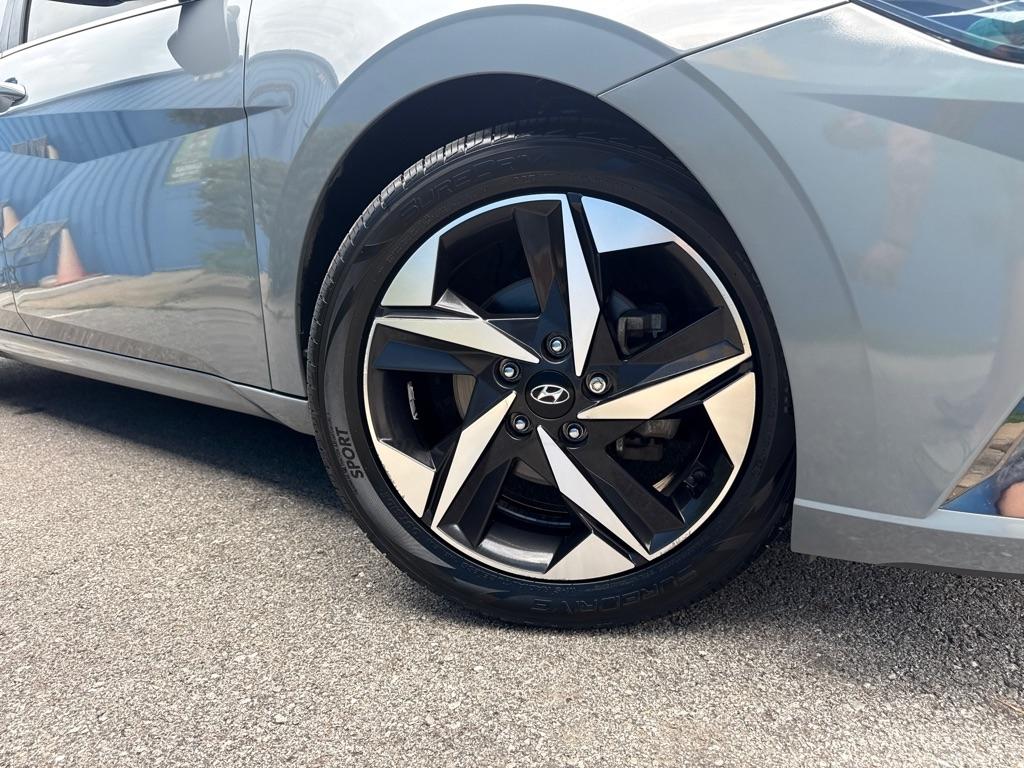 Hyundai Elantra  2022
