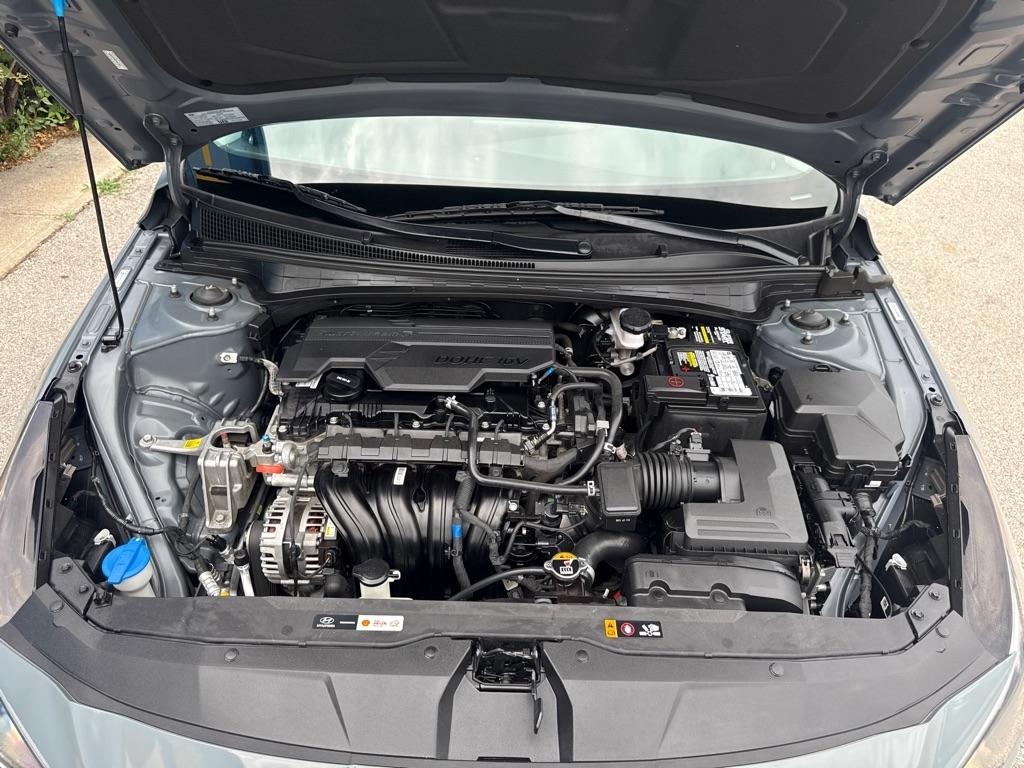 Hyundai Elantra  2022