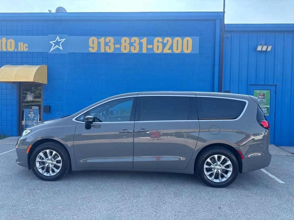 Chrysler Pacifica Select AWD 2025