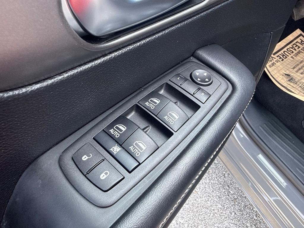 Chrysler Pacifica Select AWD 2025