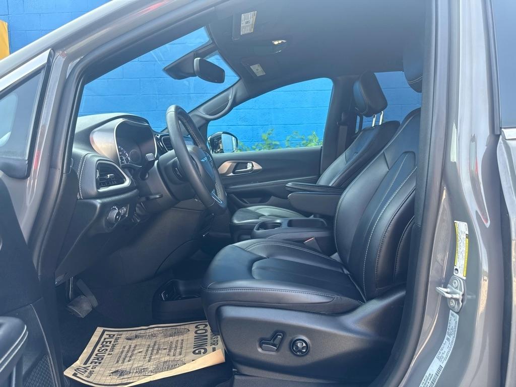 Chrysler Pacifica Select AWD 2025