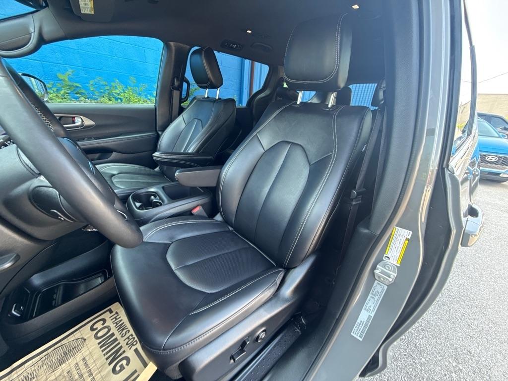 Chrysler Pacifica Select AWD 2025