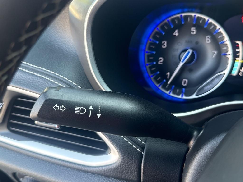Chrysler Pacifica Select AWD 2025