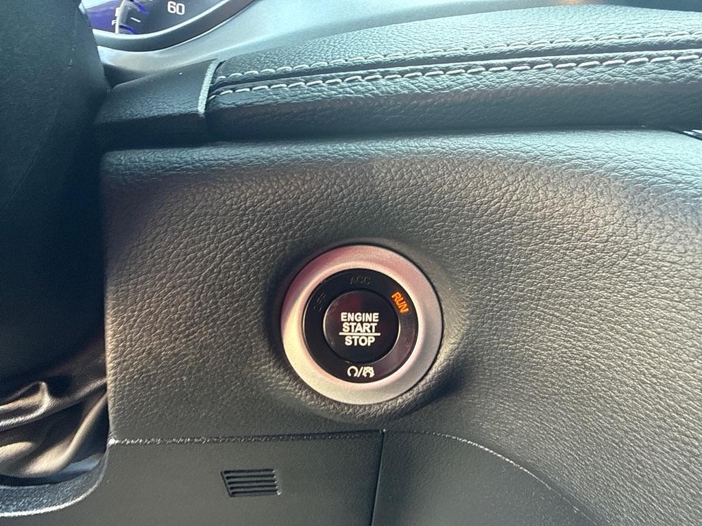 Chrysler Pacifica Select AWD 2025