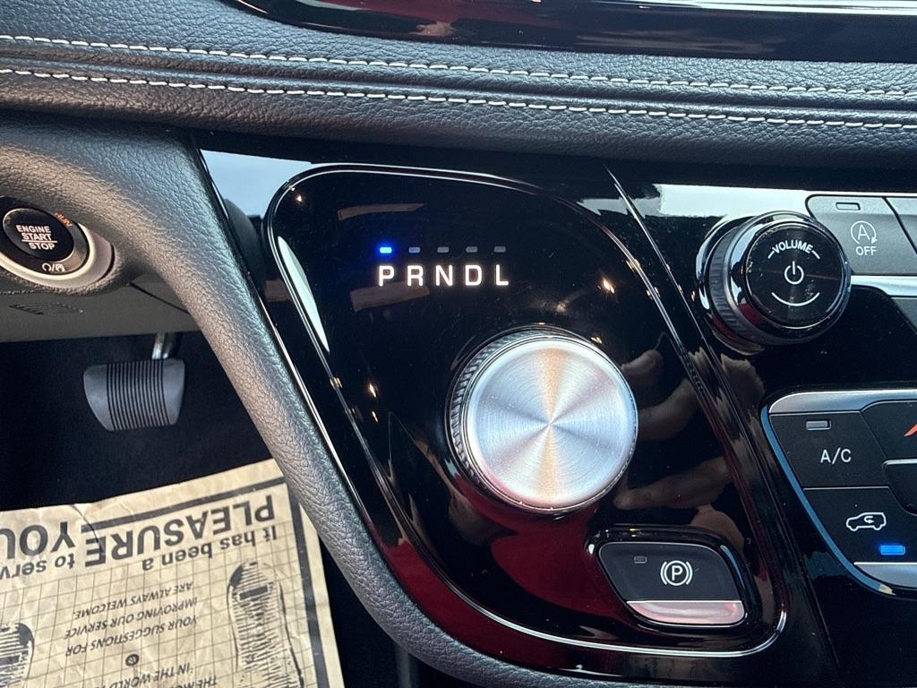 Chrysler Pacifica Select AWD 2025