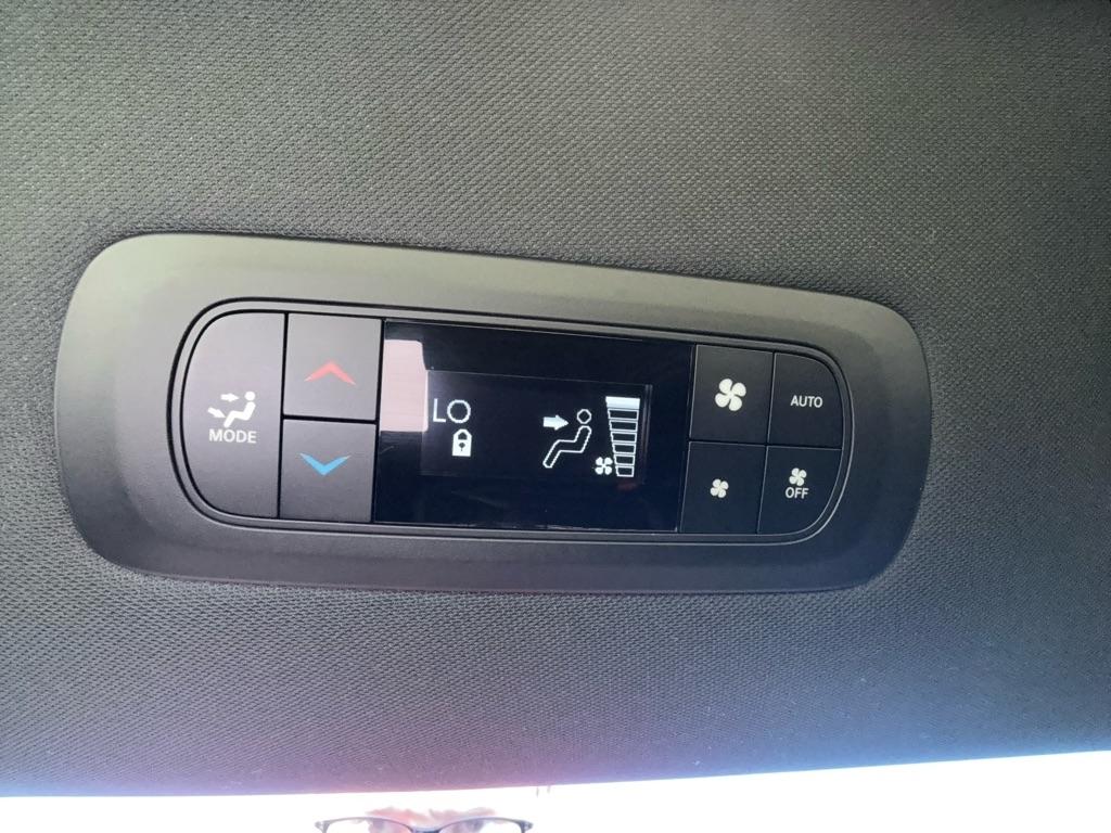 Chrysler Pacifica Select AWD 2025
