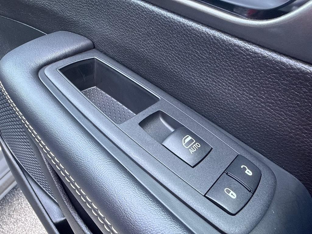 Chrysler Pacifica Select AWD 2025