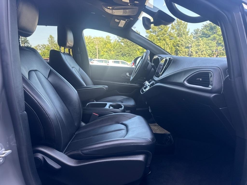 Chrysler Pacifica Select AWD 2025