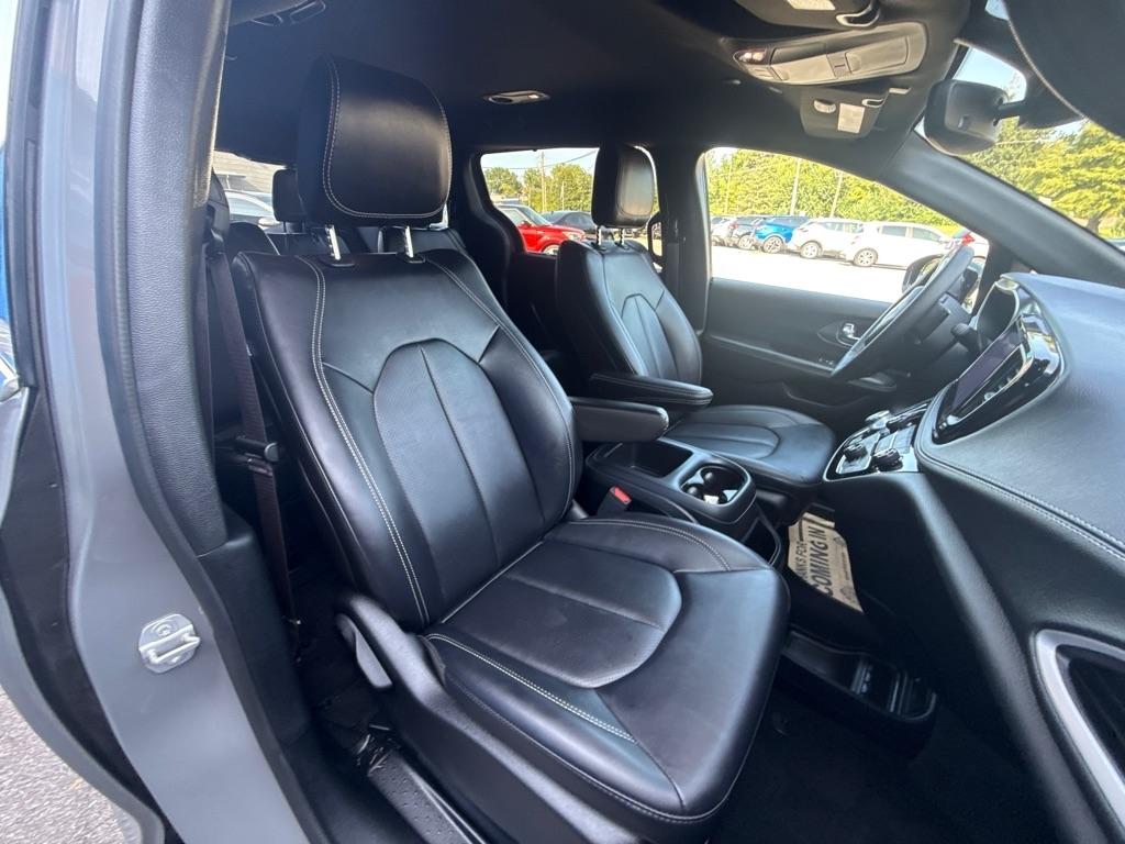 Chrysler Pacifica Select AWD 2025