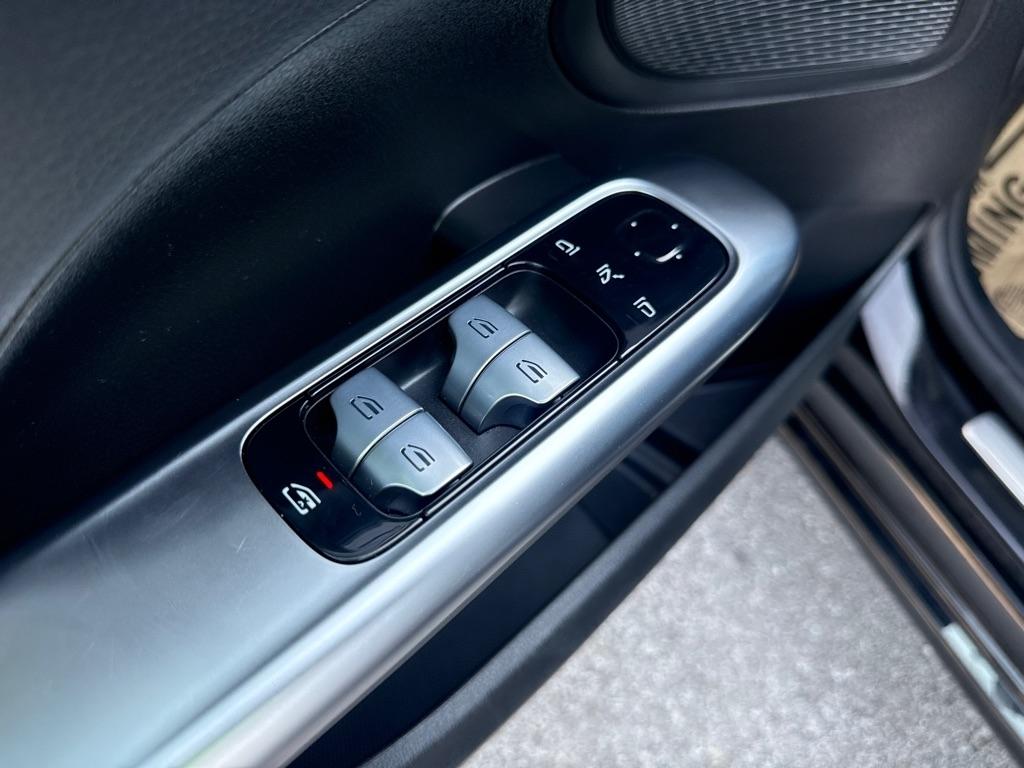 Mercedes-Benz C-Class  2025