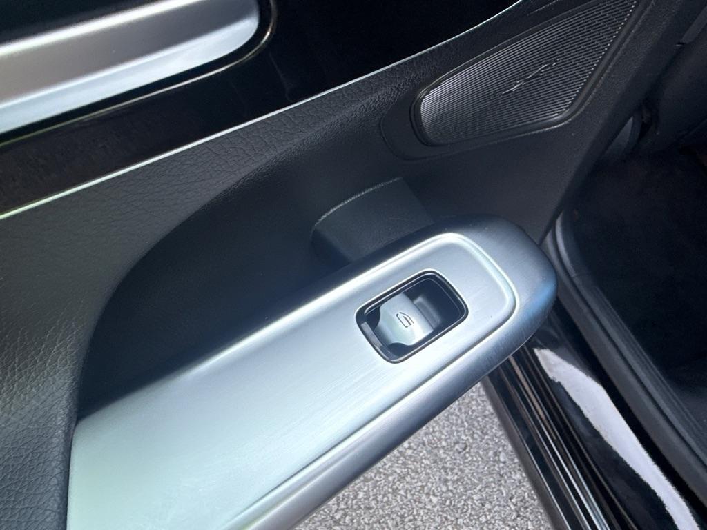 Mercedes-Benz C-Class  2025