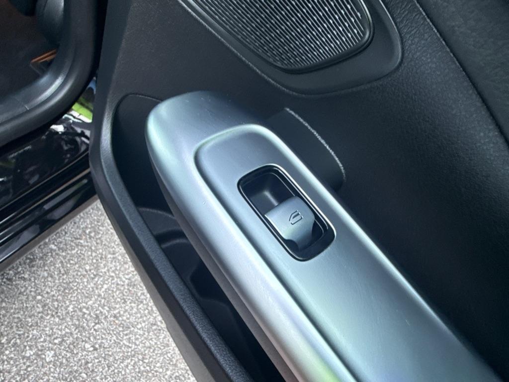 Mercedes-Benz C-Class  2025