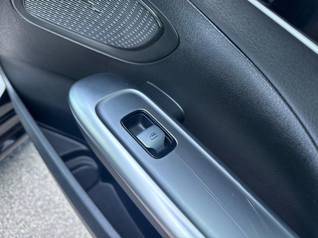 Mercedes-Benz C-Class  2025