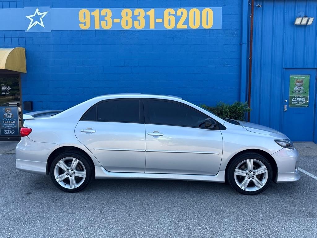 Toyota Corolla S 5-Speed MT 2013