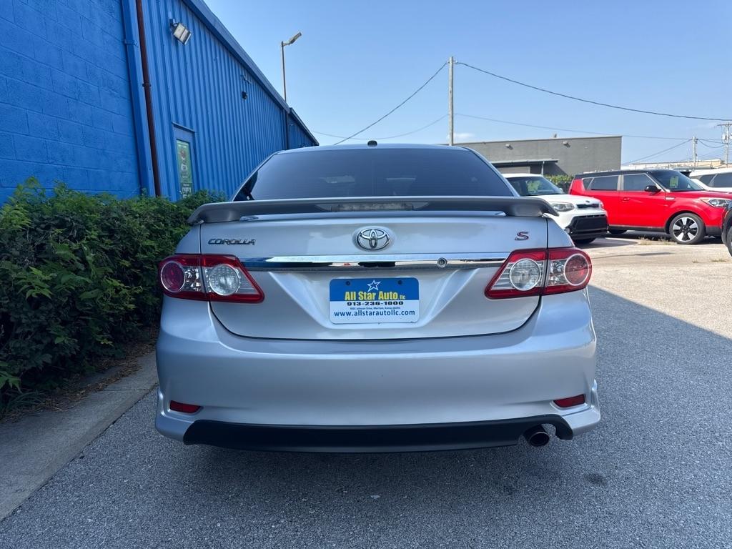 Toyota Corolla S 5-Speed MT 2013