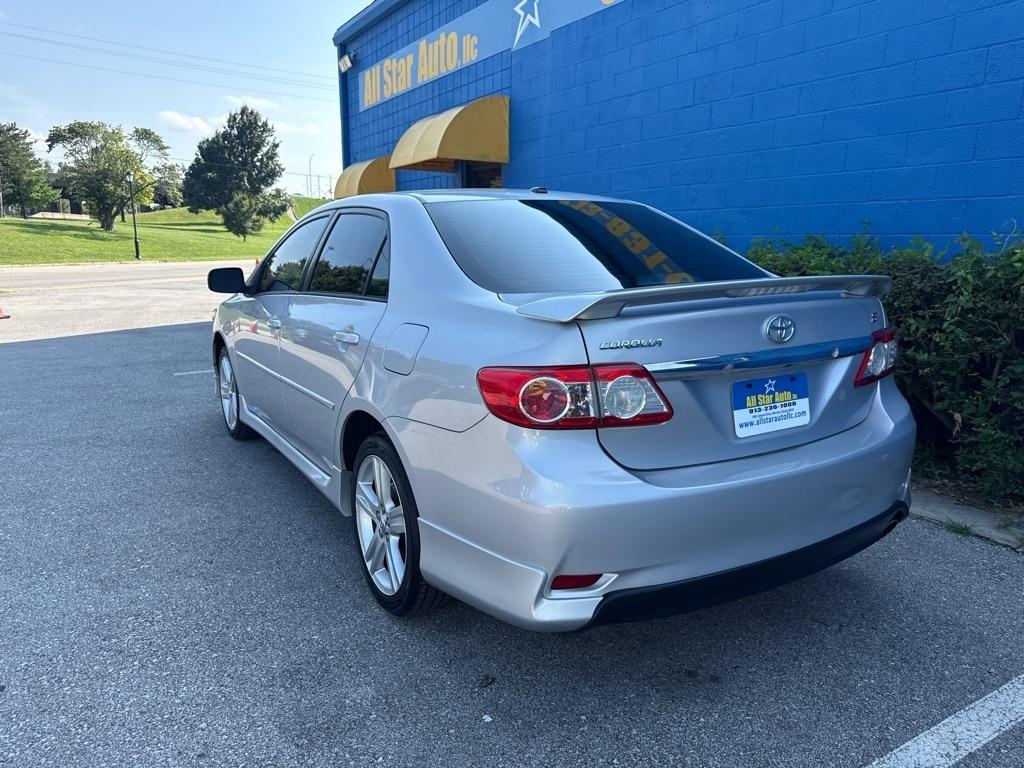 Toyota Corolla S 5-Speed MT 2013